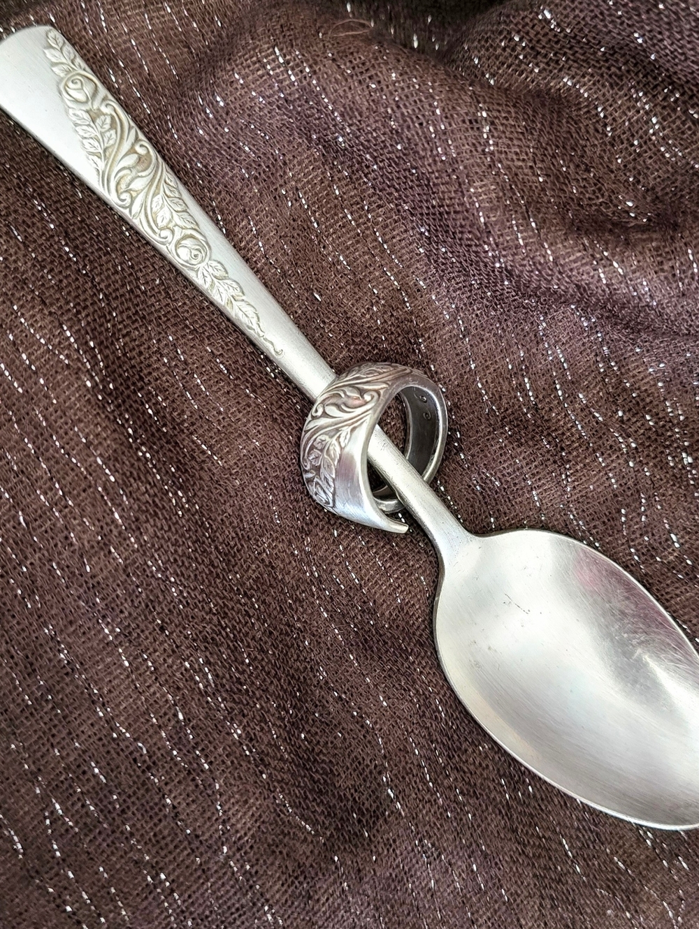 SPOON RING MADE FROM A VERY RARE 1953 BEAUTIFUL SPOON - Picture 4 of 4